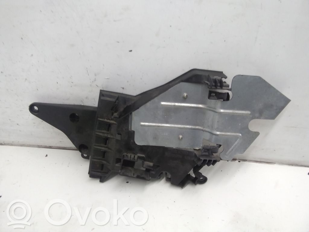 Volvo S80 Rear door exterior handle/bracket 