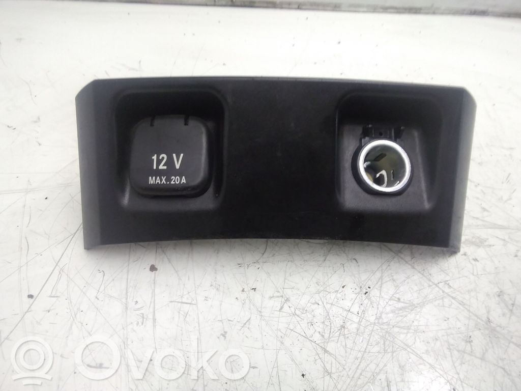 Mercedes-Benz R W251 Gniazdo 12V tylne 