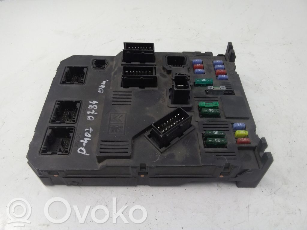 Peugeot 407 Module de fusibles 