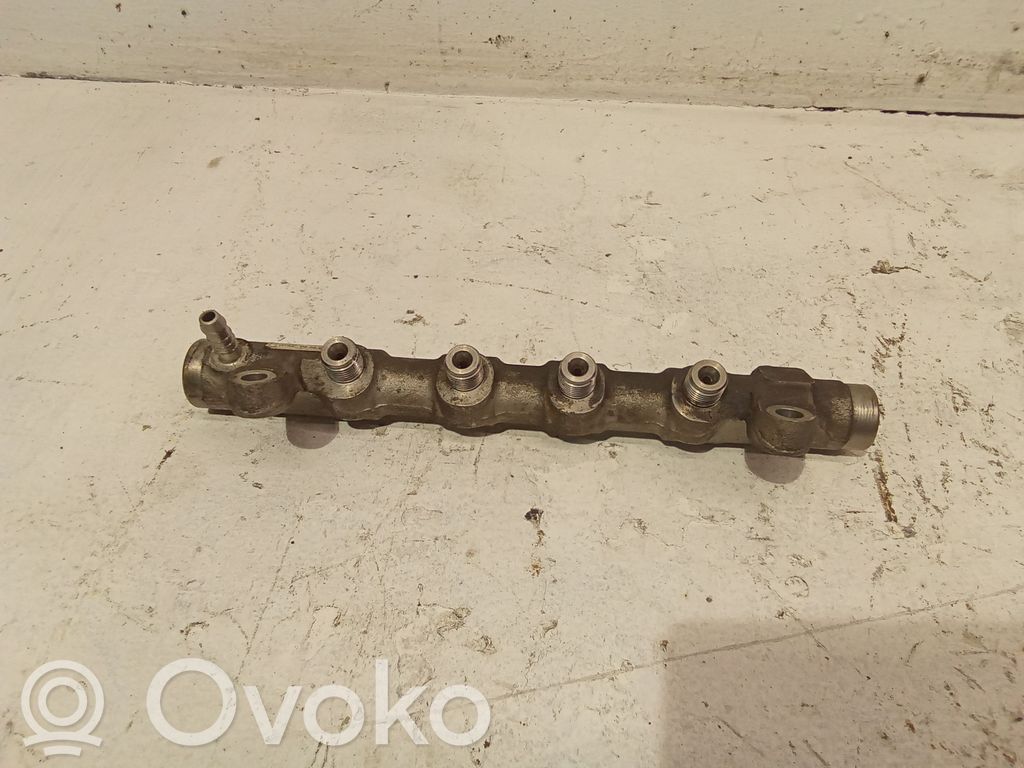 Volkswagen PASSAT CC Listwa wtryskowa 
