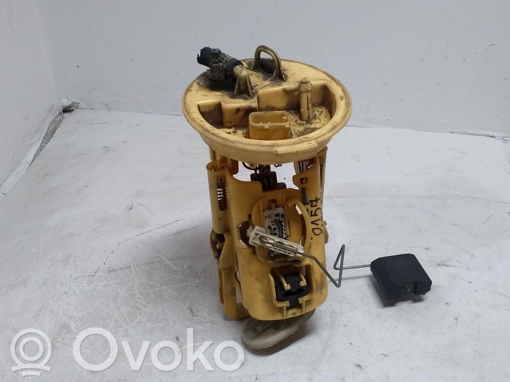 Bomba interna de combustible   228214,6750582
