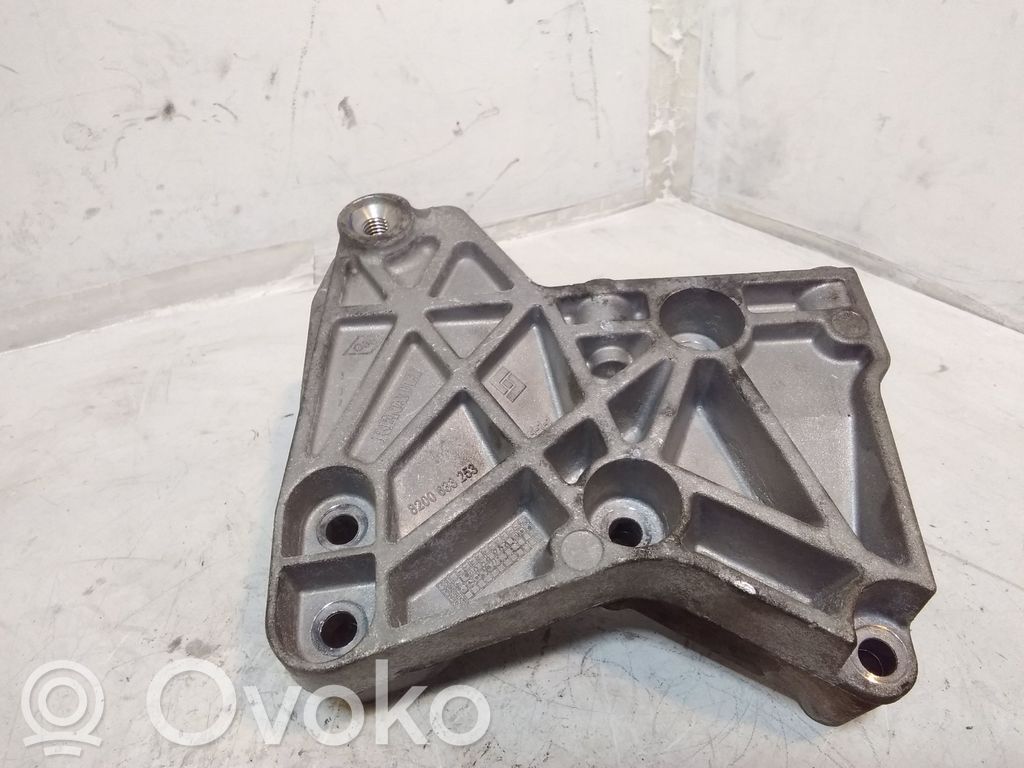 Nissan Qashqai+2 Engine mounting bracket 