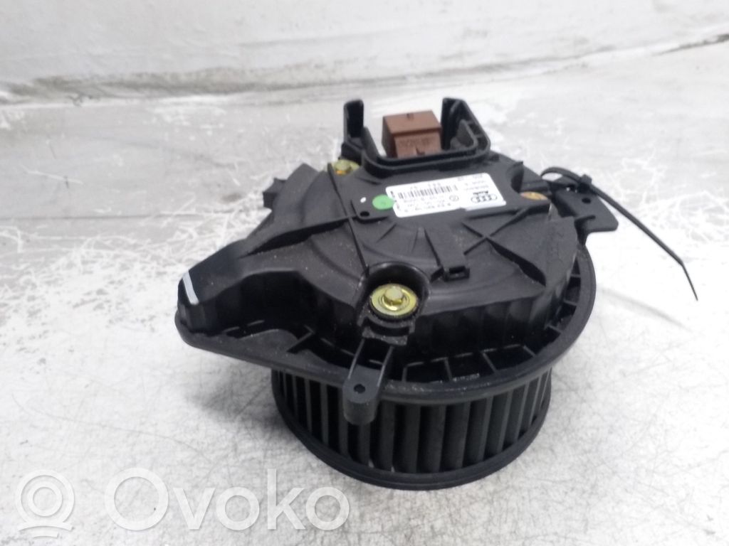 Audi A4 S4 B6 8E 8H Lämmittimen puhallin 