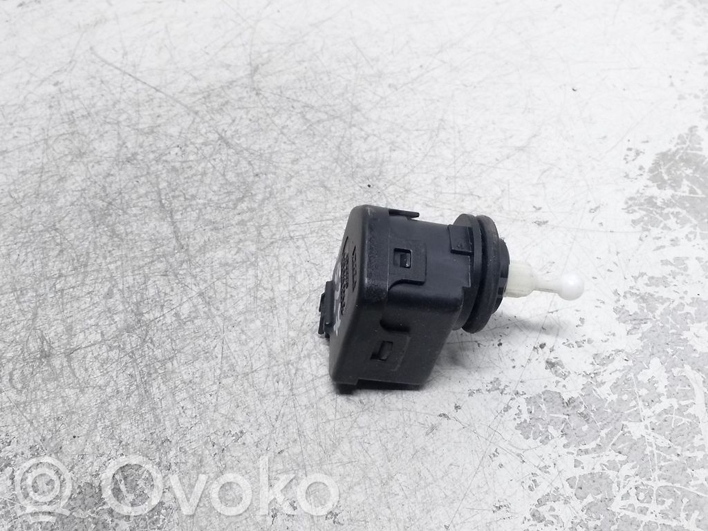 Volkswagen PASSAT B5.5 Motorino di regolazione assetto fari 