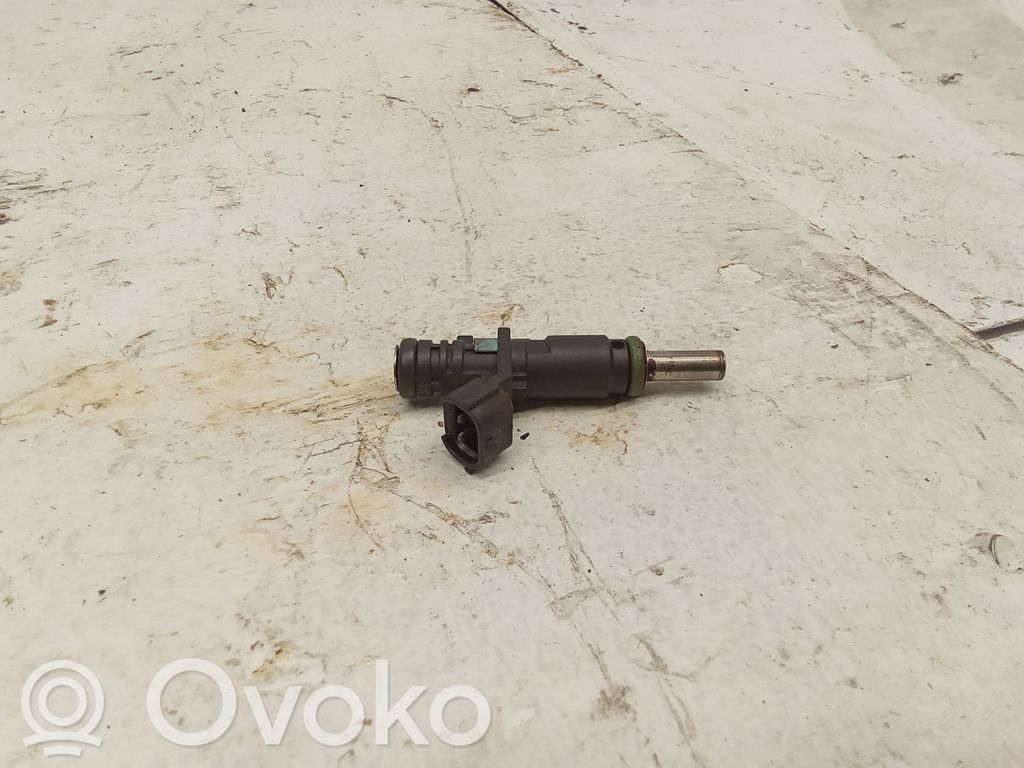 Volkswagen Golf V Injector combustibil 