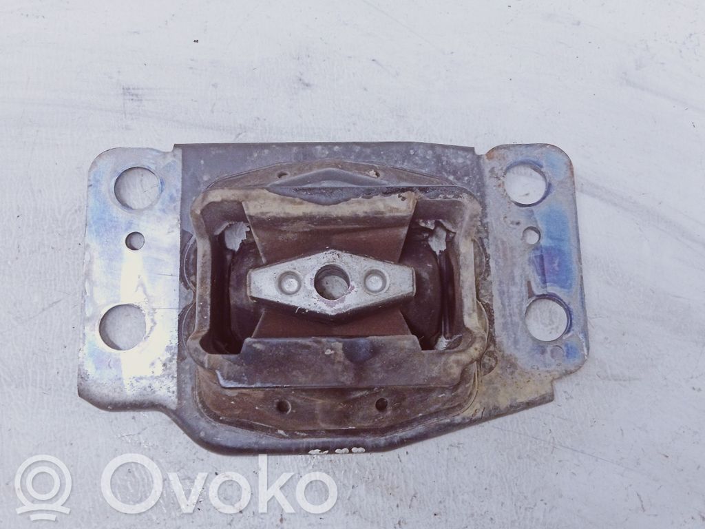 Engine mount bracket   6G917M1218C