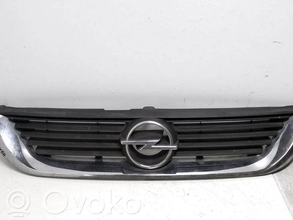 Opel Vectra B Priekšējais režģis 