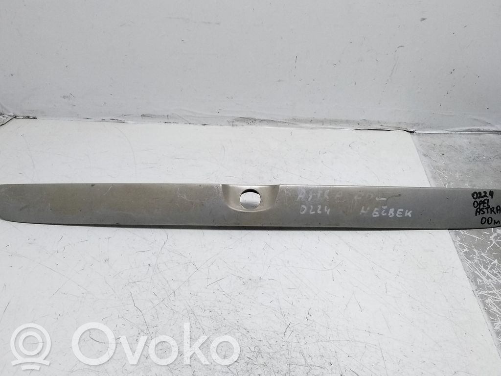 Opel Astra G Moldura de la puerta trasera 
