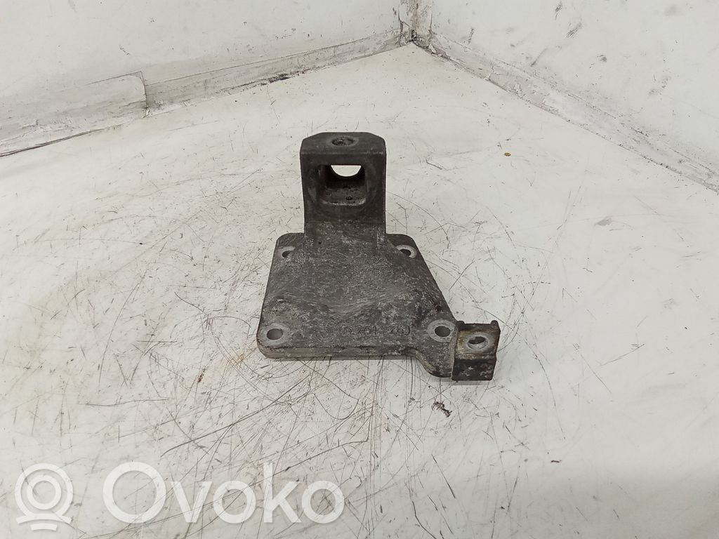 BMW 5 E39 Engine mounting bracket 