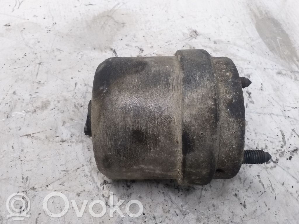 Volkswagen Transporter - Caravelle T4 Engine mount bracket 