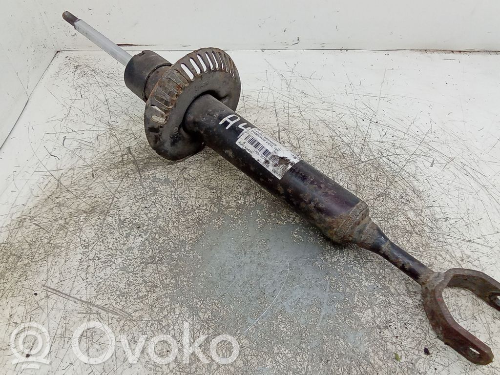 Audi A4 S4 B5 8D Priekšpusē amortizators 