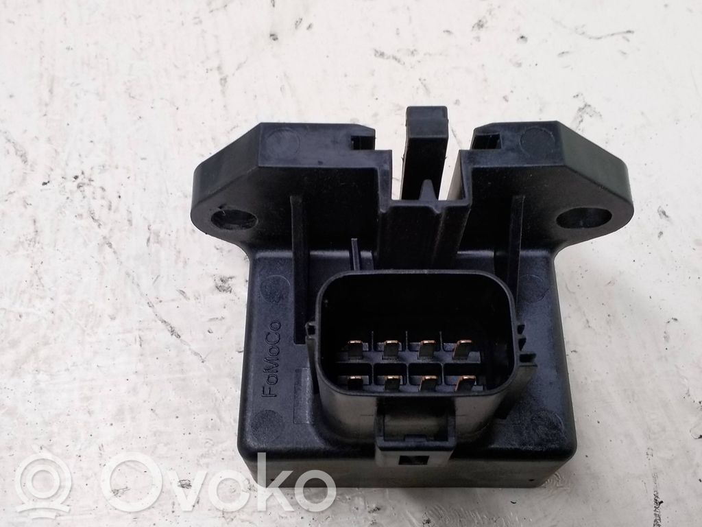 Ford Mondeo MK V Polttoainepumpun rele 