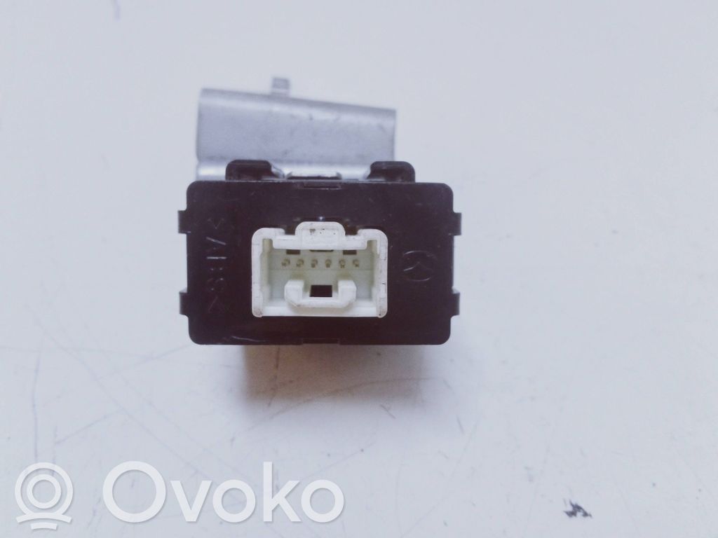 Mazda 5 Fuel pump relay 