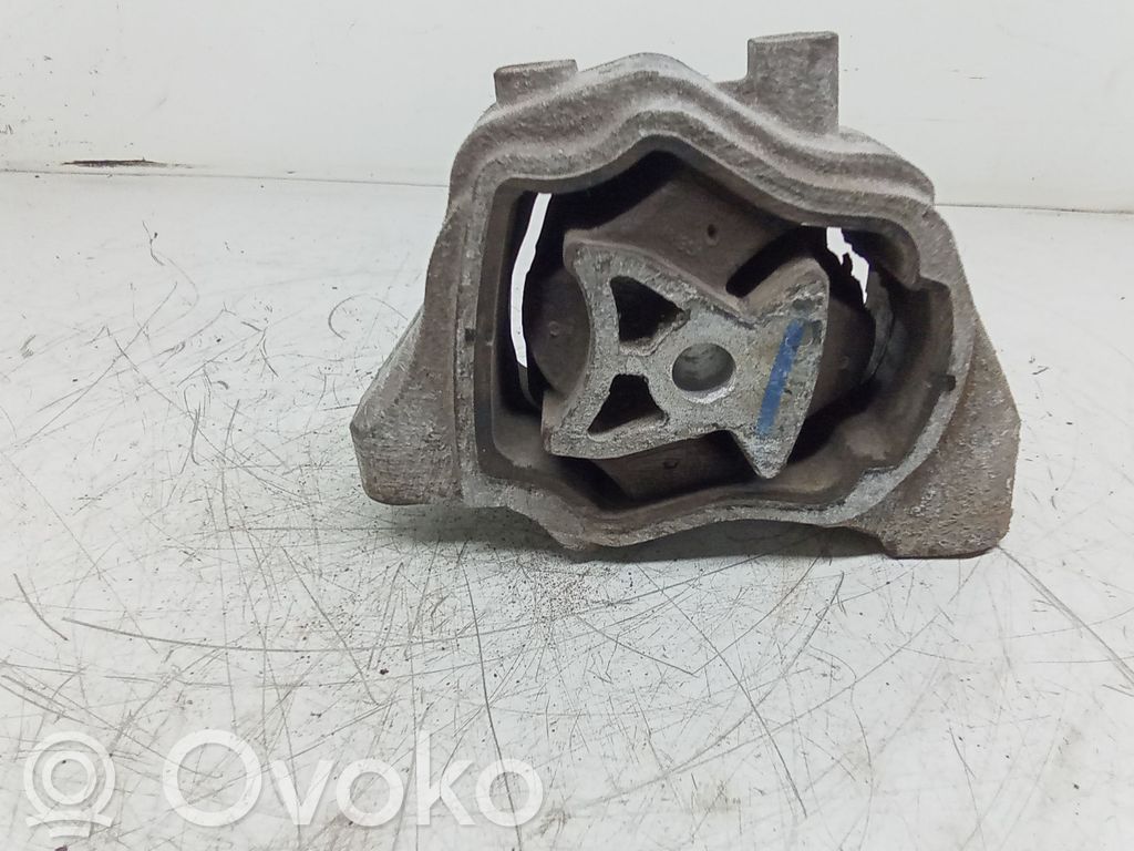 Volvo XC60 Engine mount bracket 