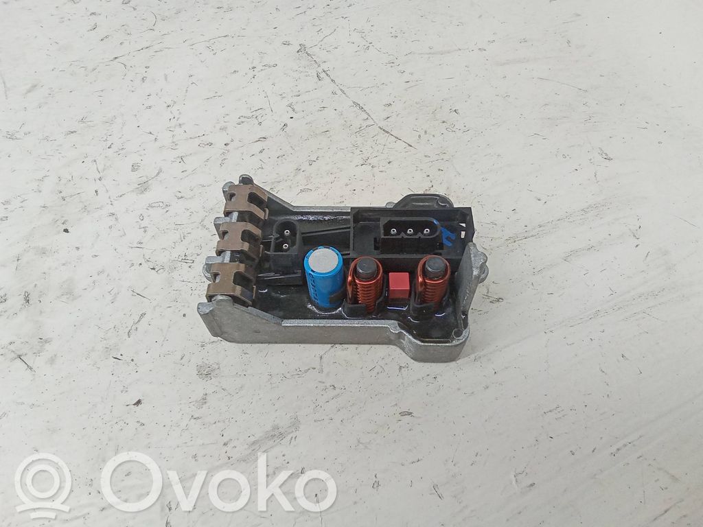 BMW 7 E65 E66 Pečiuko ventiliatoriaus reostatas (reustatas) 