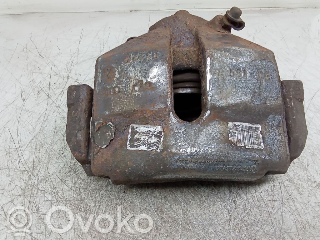 Volkswagen Touran I Front brake caliper 
