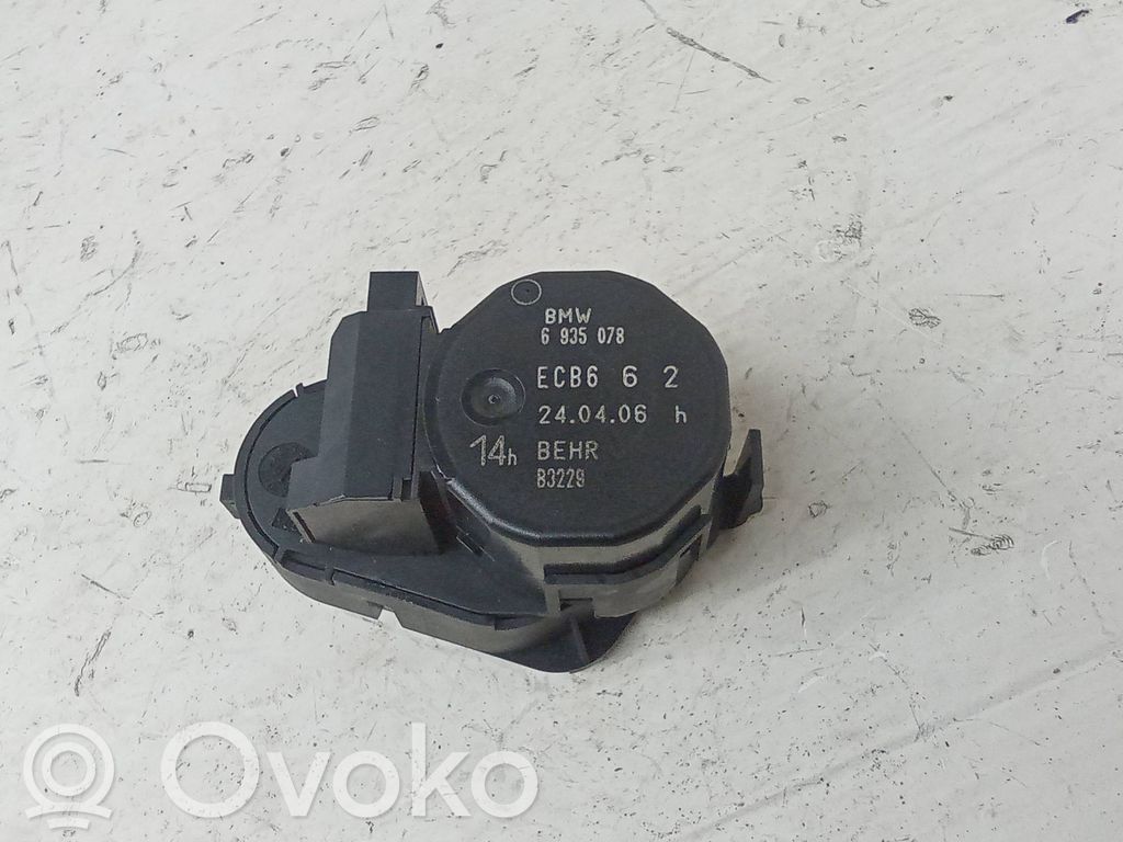 BMW 7 E65 E66 Oro sklendės varikliukas 