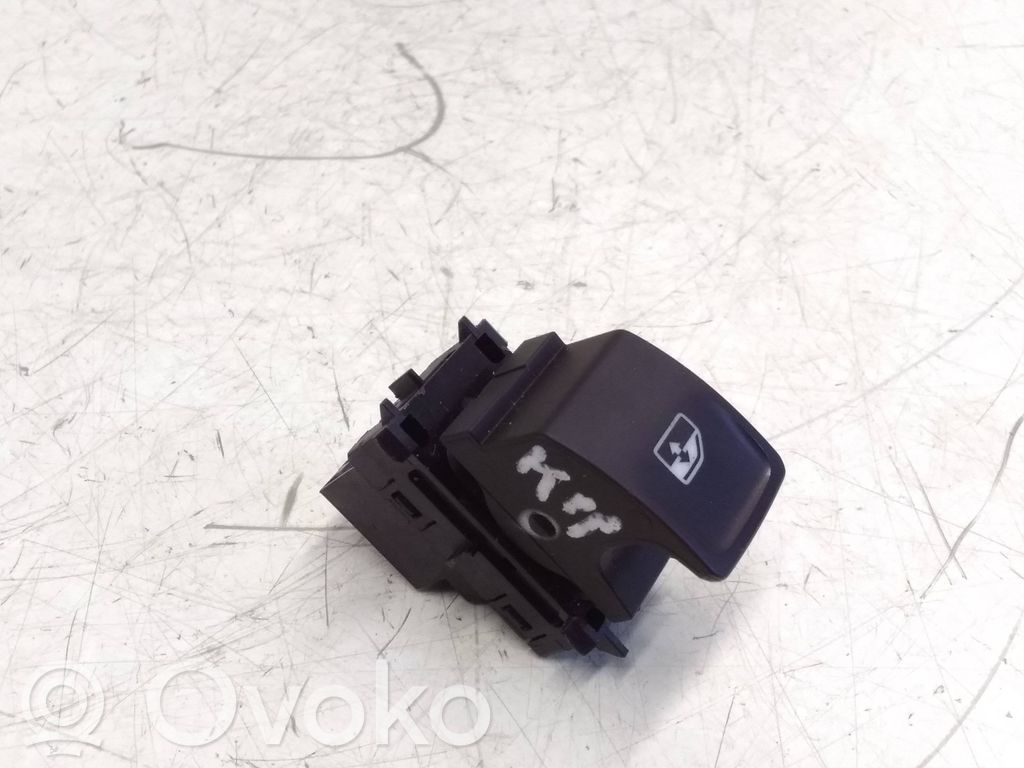 Volkswagen PASSAT B8 Electric window control switch 