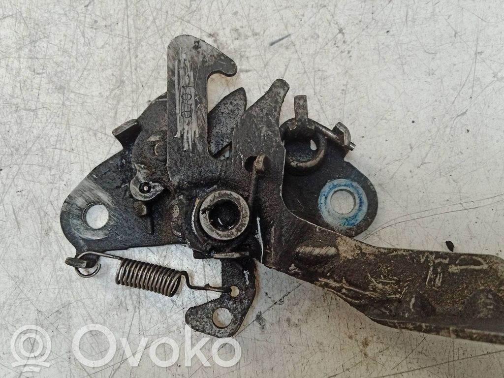 Citroen Xsara Picasso Konepellin lukituksen vastakappale 