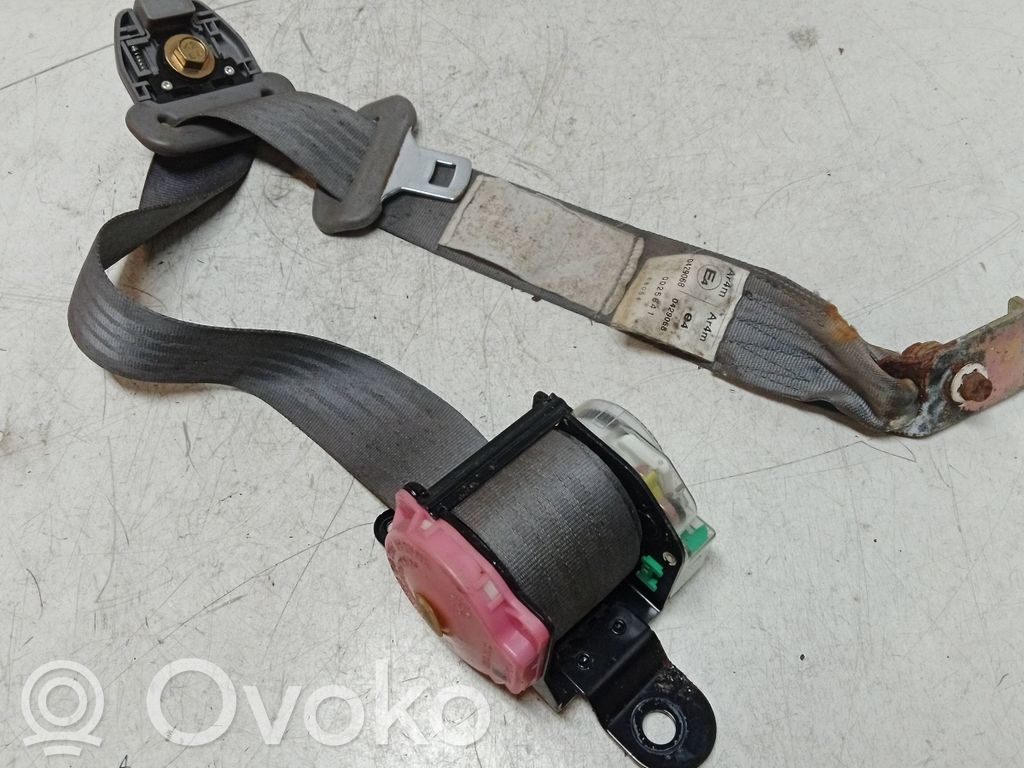 Subaru Forester SF Takaistuimen turvavyö