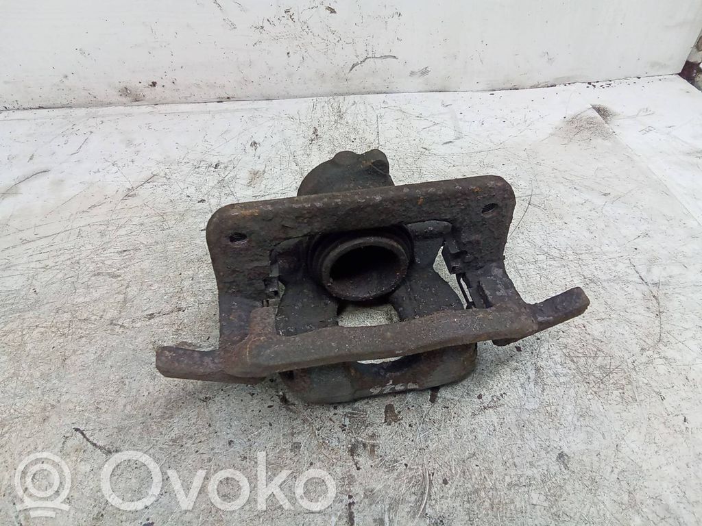 Peugeot 407 Zacisk hamulcowy przedni 