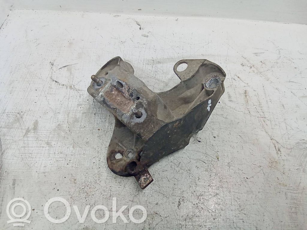 Volkswagen PASSAT B5 Engine mounting bracket 