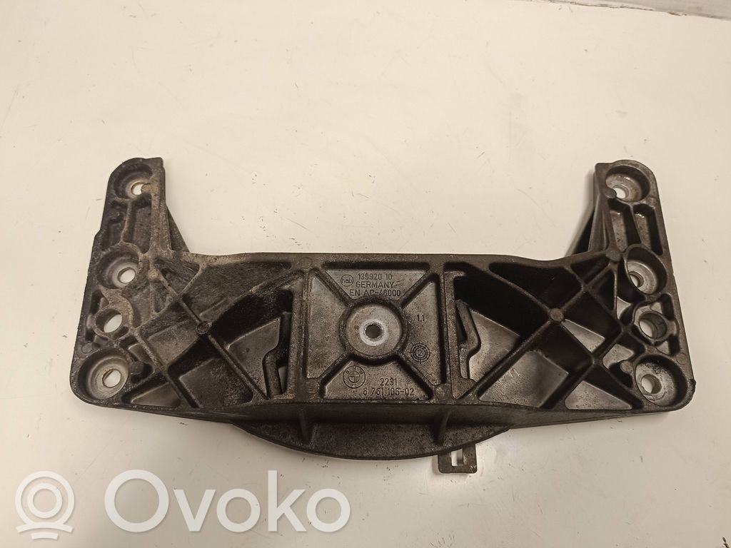 Gearbox mounting bracket   676110602