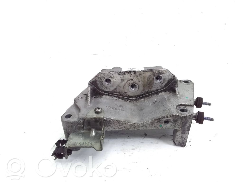 Fiat 500L Engine mounting bracket 