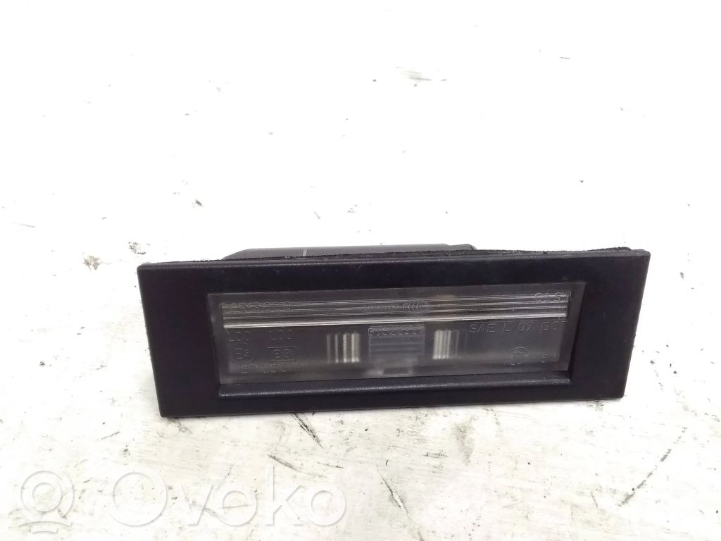 Fiat 500L Lampa oświetlenia tylnej tablicy rejestracyjnej 