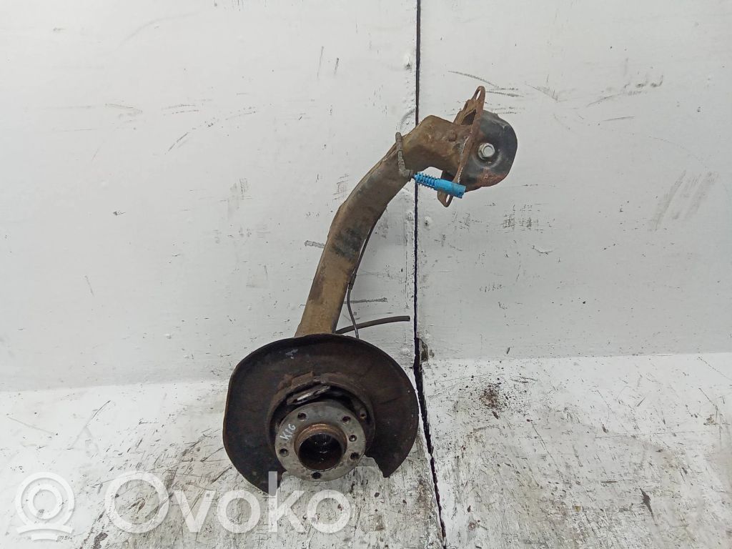 BMW X3 E83 Aizmugurē riteņa rumbas vārpstas šarnīrs (stupica, capfa) 