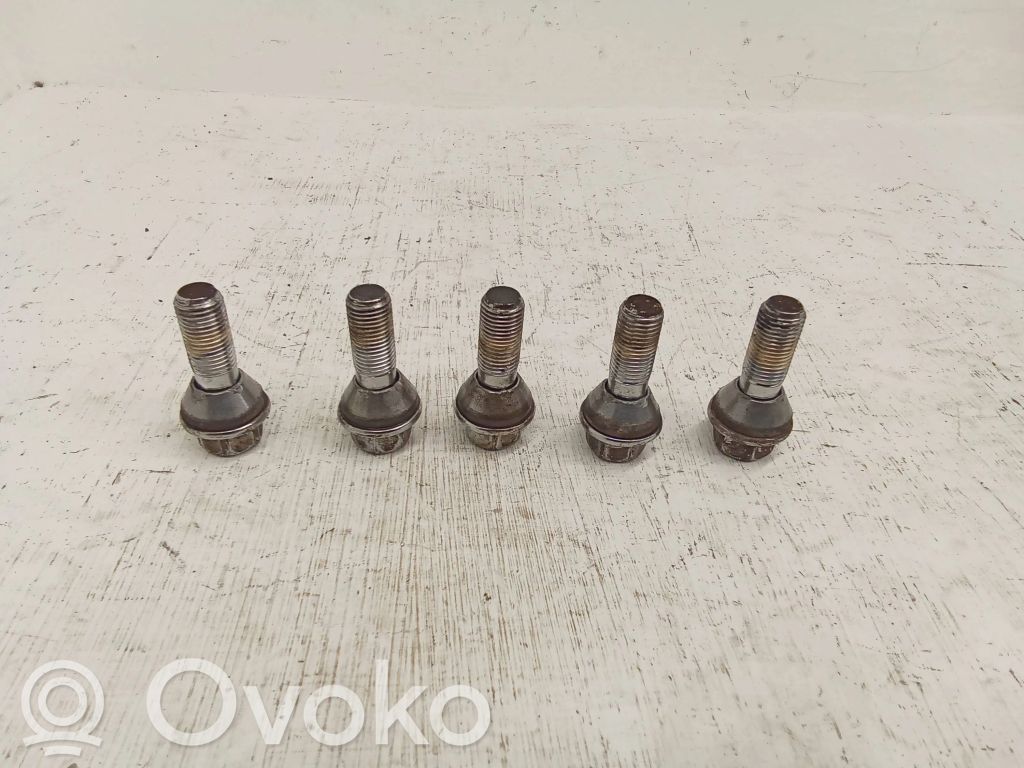 Volvo V60 Piulițe/șuruburi