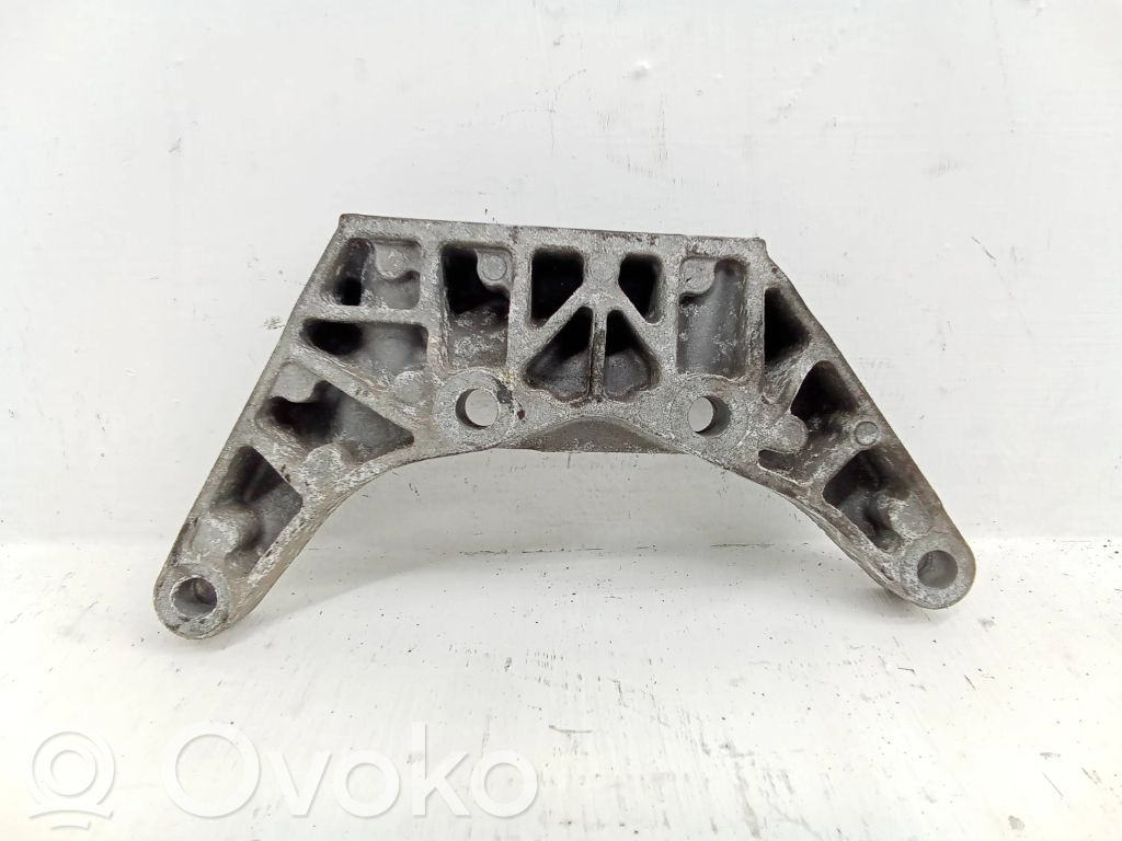 Volvo V70 Łapa / Mocowanie skrzyni biegów 