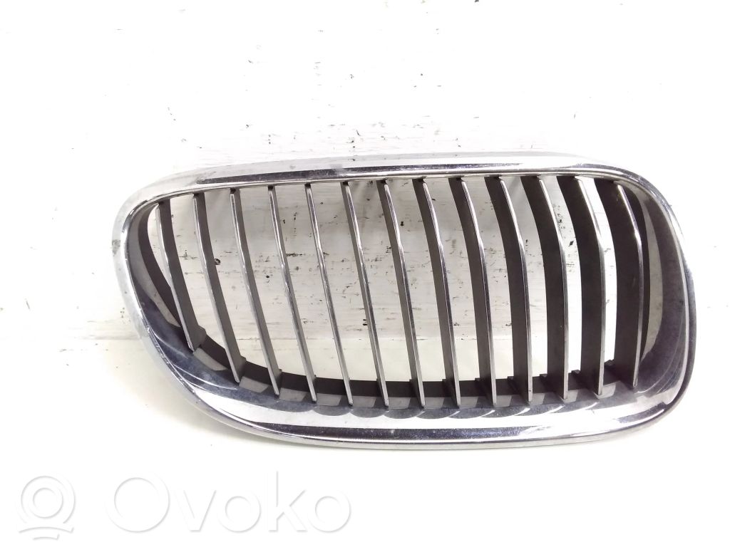 BMW 5 F10 F11 Augšējais režģis 