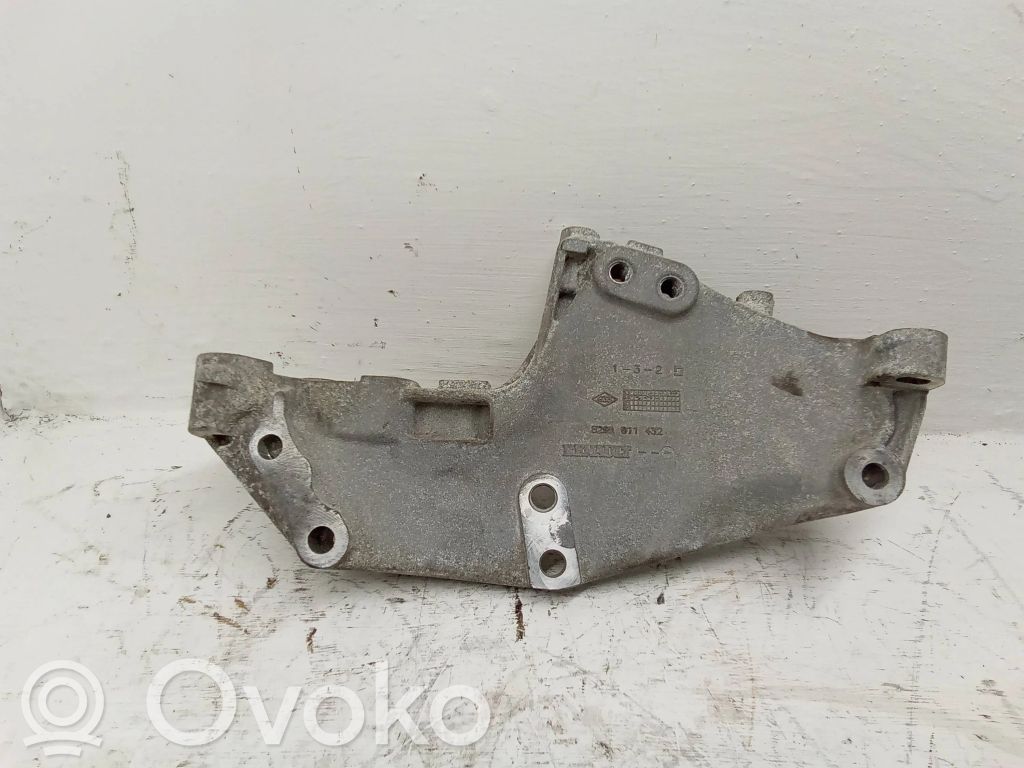 Renault Trafic II (X83) Engine mounting bracket 
