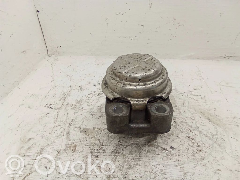 Volvo V70 Engine mount bracket 