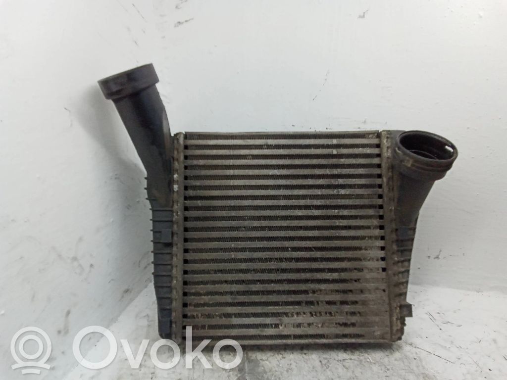 Audi Q7 4L Interkūlerio radiatorius 