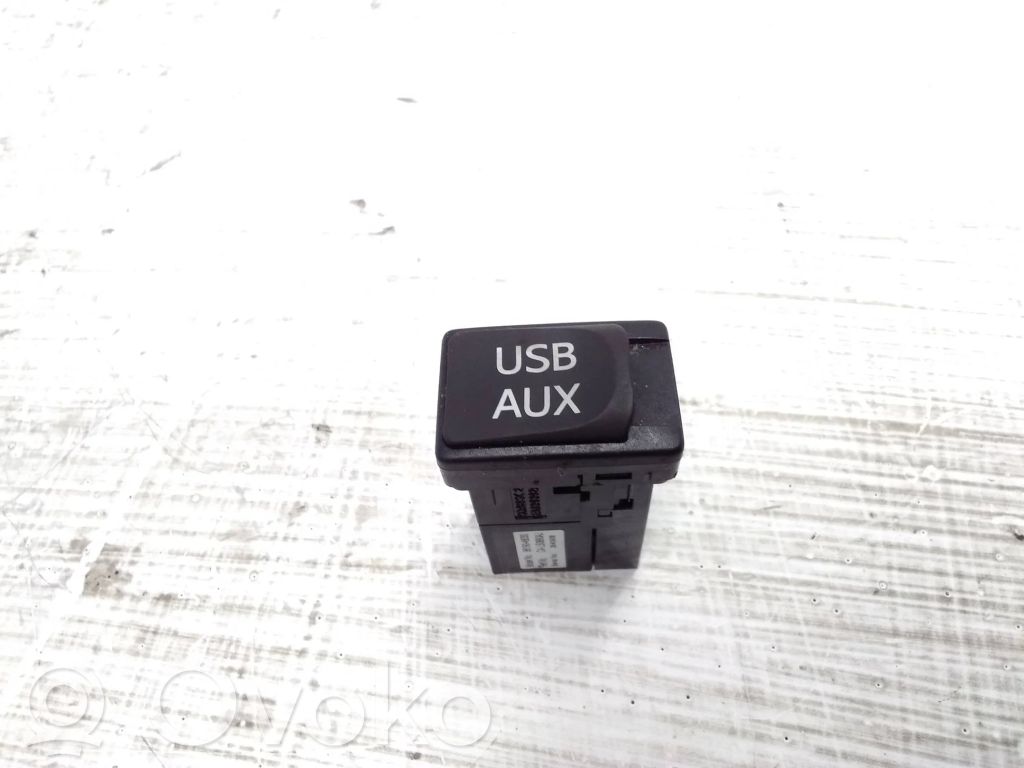 Lexus CT 200H USB socket connector 