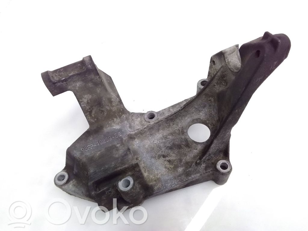 Ford Focus Engine mounting bracket 