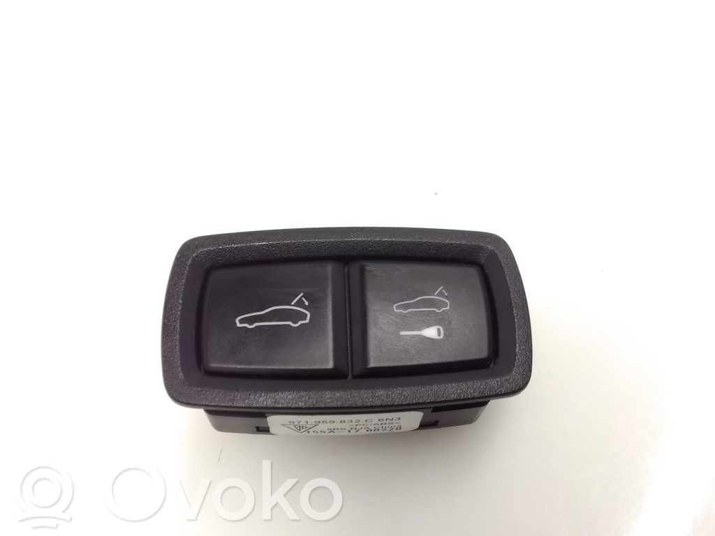 Porsche Panamera (971) Tailgate/boot open switch button 