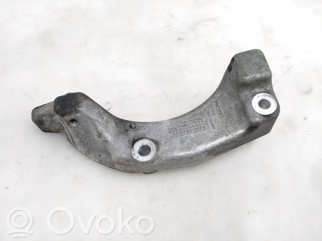 Volvo S60 Engine mounting bracket 