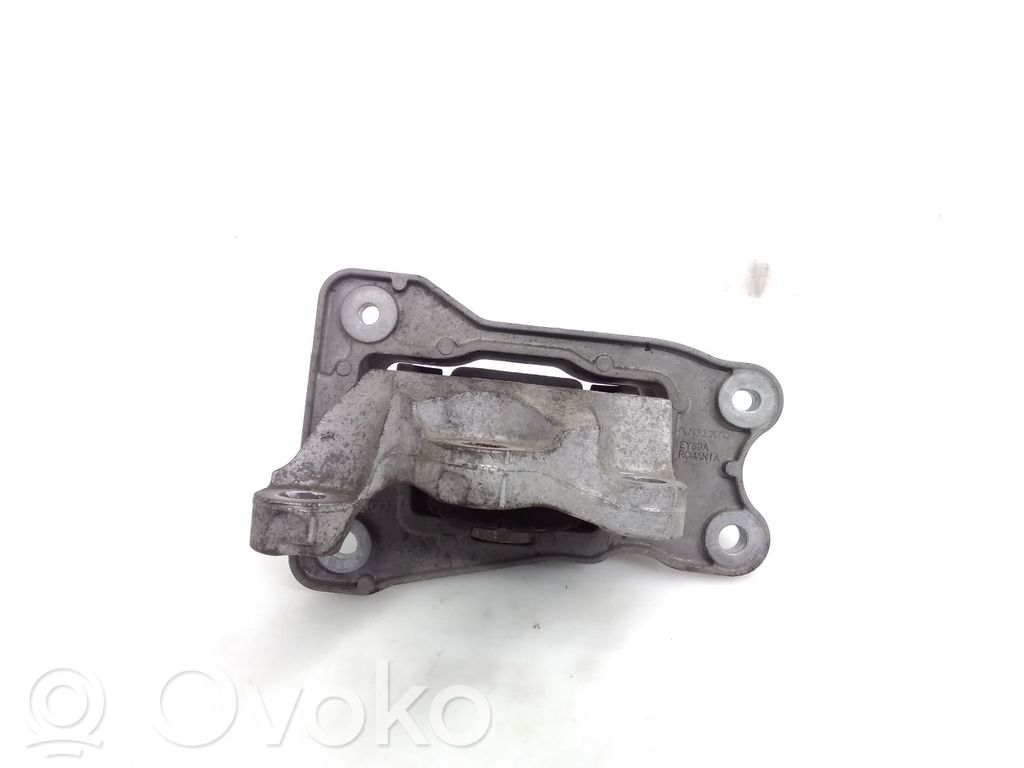 Volvo XC90 Engine mount bracket 