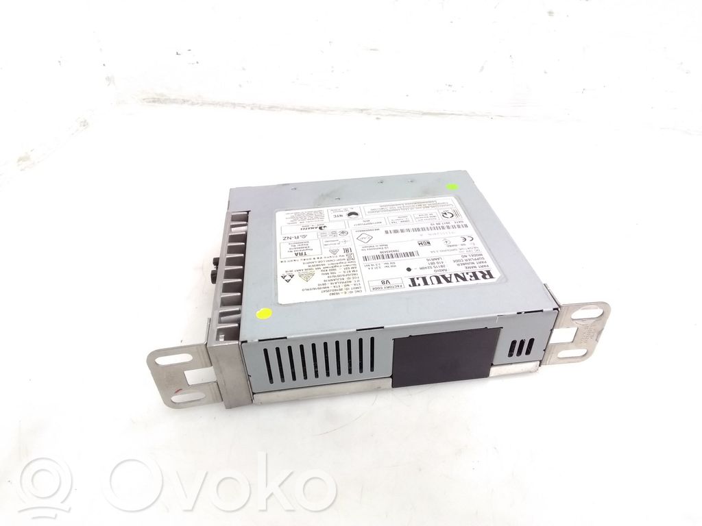 Renault Megane IV Panel / Radioodtwarzacz CD/DVD/GPS 