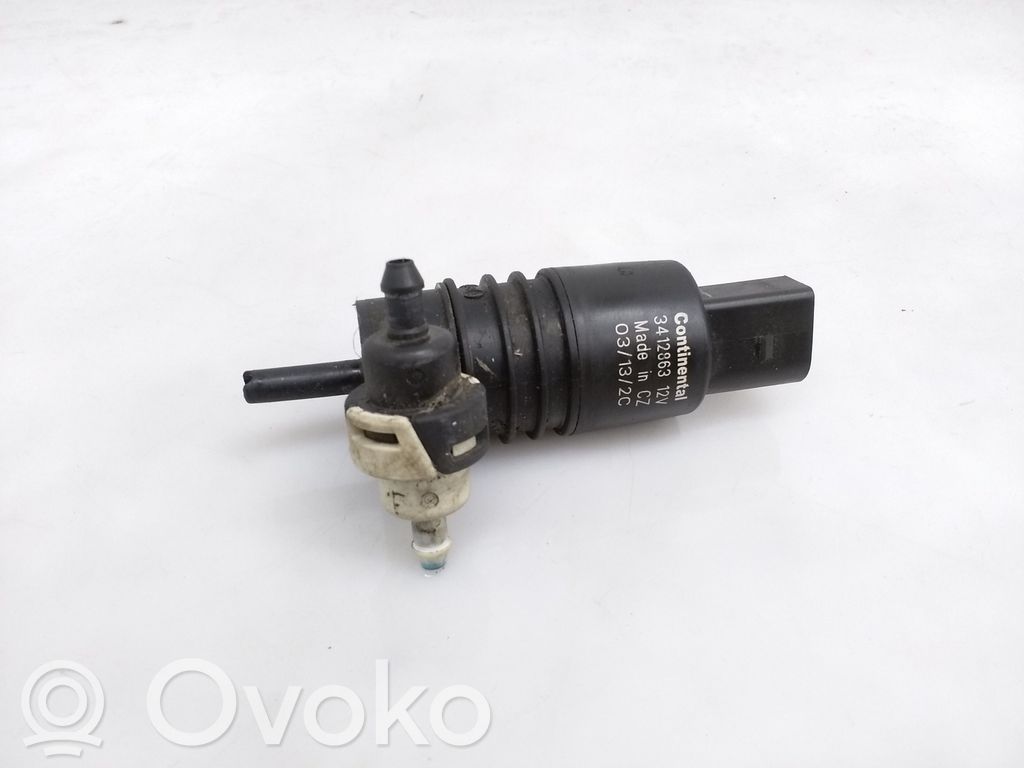 Honda CR-V Windscreen/windshield washer pump 