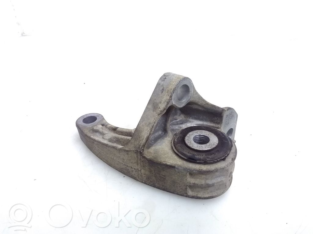 Engine mounting bracket   7M516P093K
