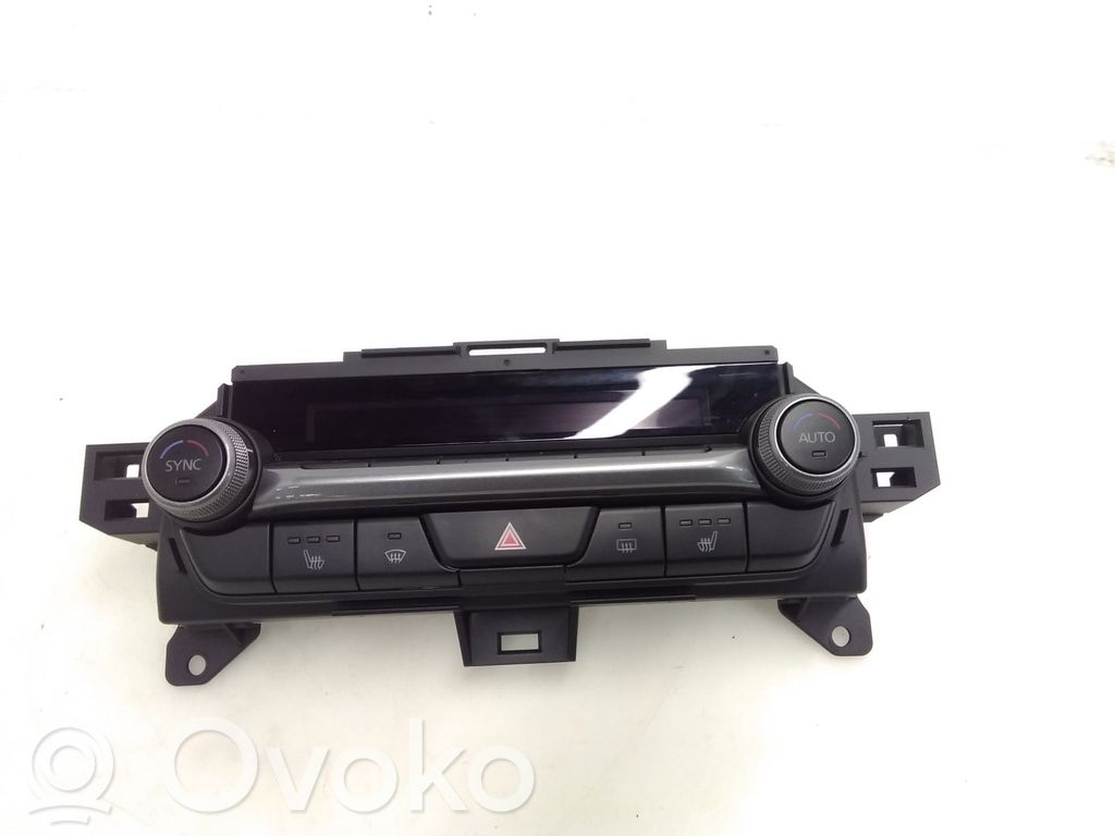 Mazda CX-30 Climate control unit 