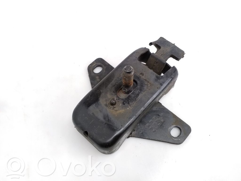Volkswagen Amarok Engine mount bracket 