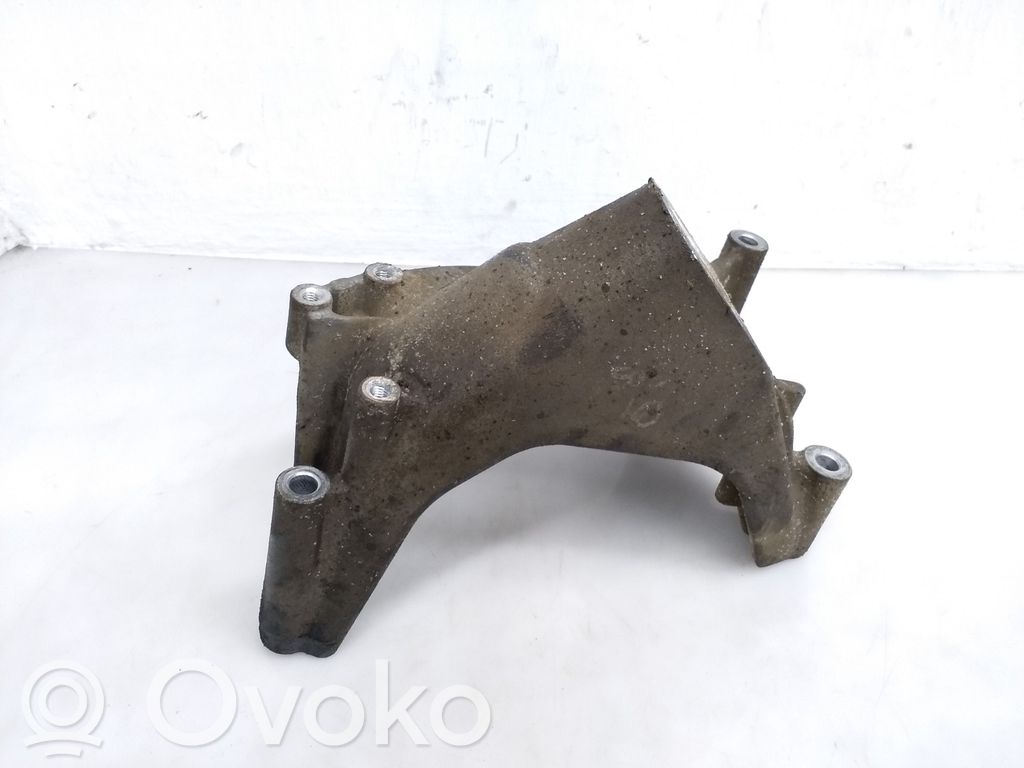 Volkswagen Amarok Engine mounting bracket 