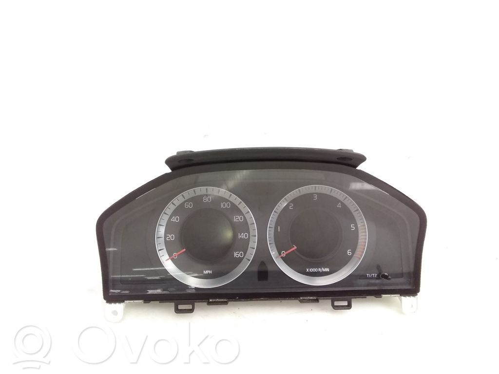 Volvo XC70 Speedometer (instrument cluster) 