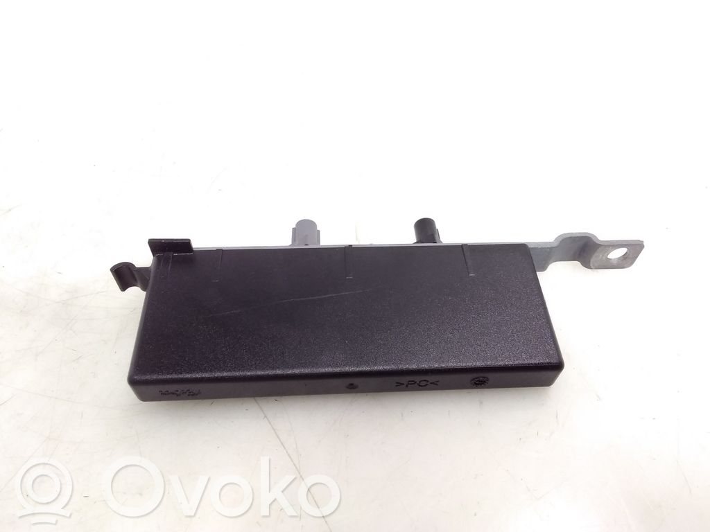 Porsche Cayenne (92A) Aerial antenna amplifier 