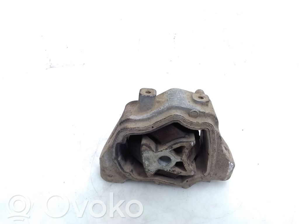 Volvo XC60 Engine mount bracket 